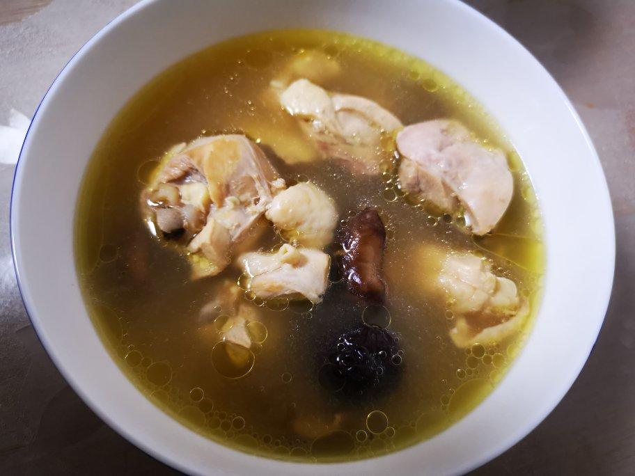 香菇炖鸡汤