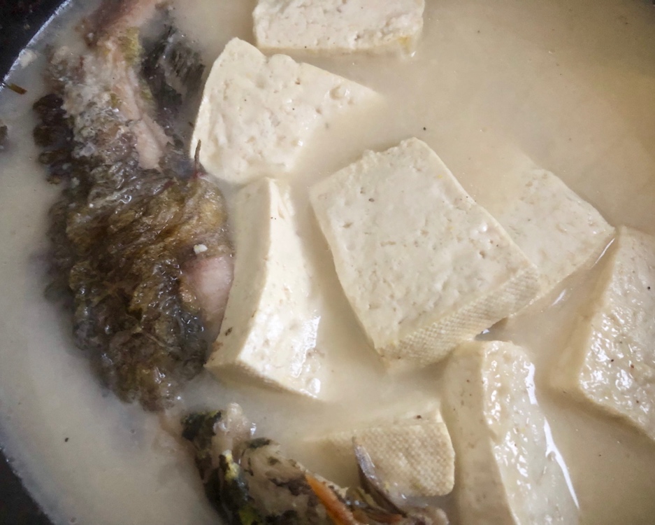 奶白鲜美的嘎鱼豆腐汤的做法