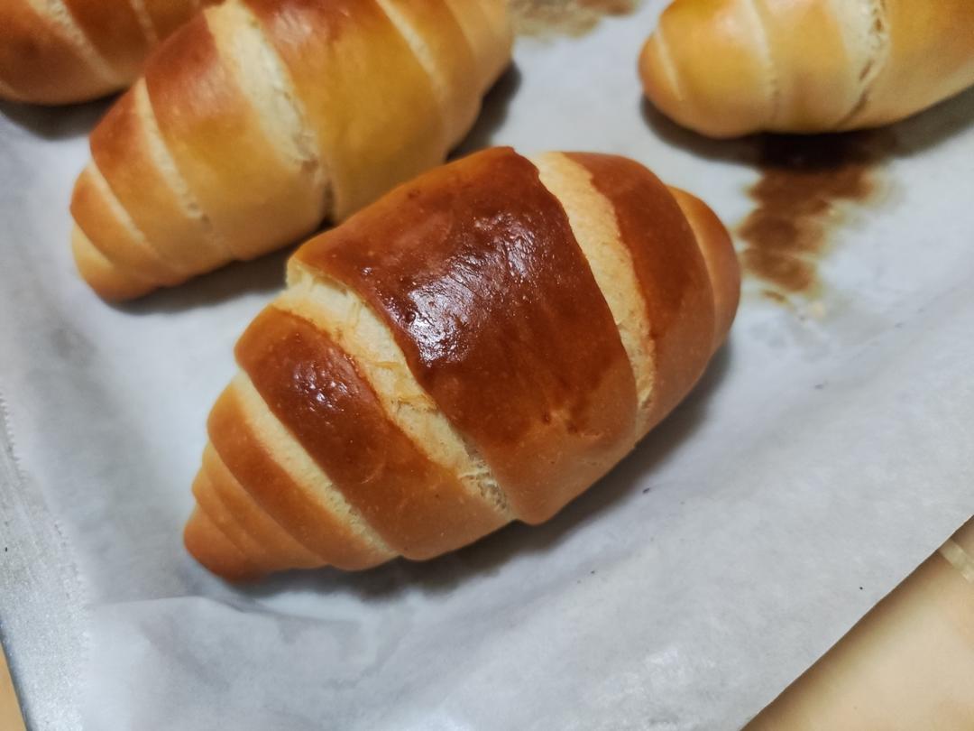 零基础手揉出膜面包房蜂蜜奶油卷全攻略/阿猪烘焙视频