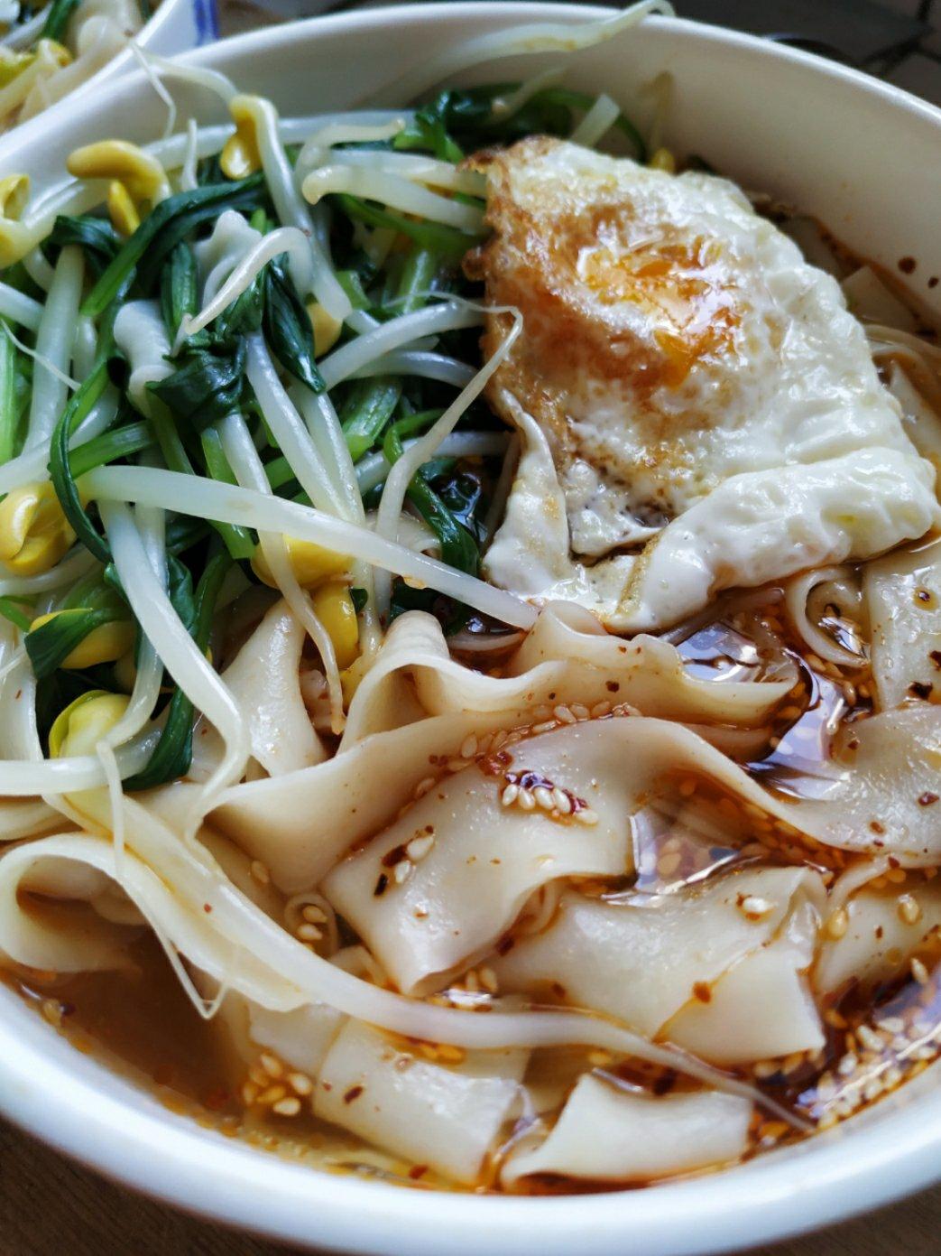 油泼辣子酸汤面