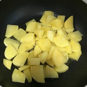 椒盐土豆的做法 步骤1