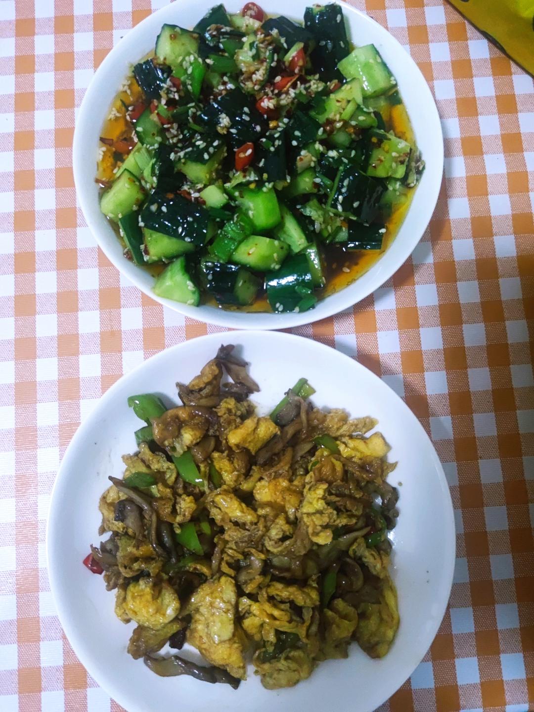 平菇青椒炒鸡蛋 好吃又营养的超快手家常菜