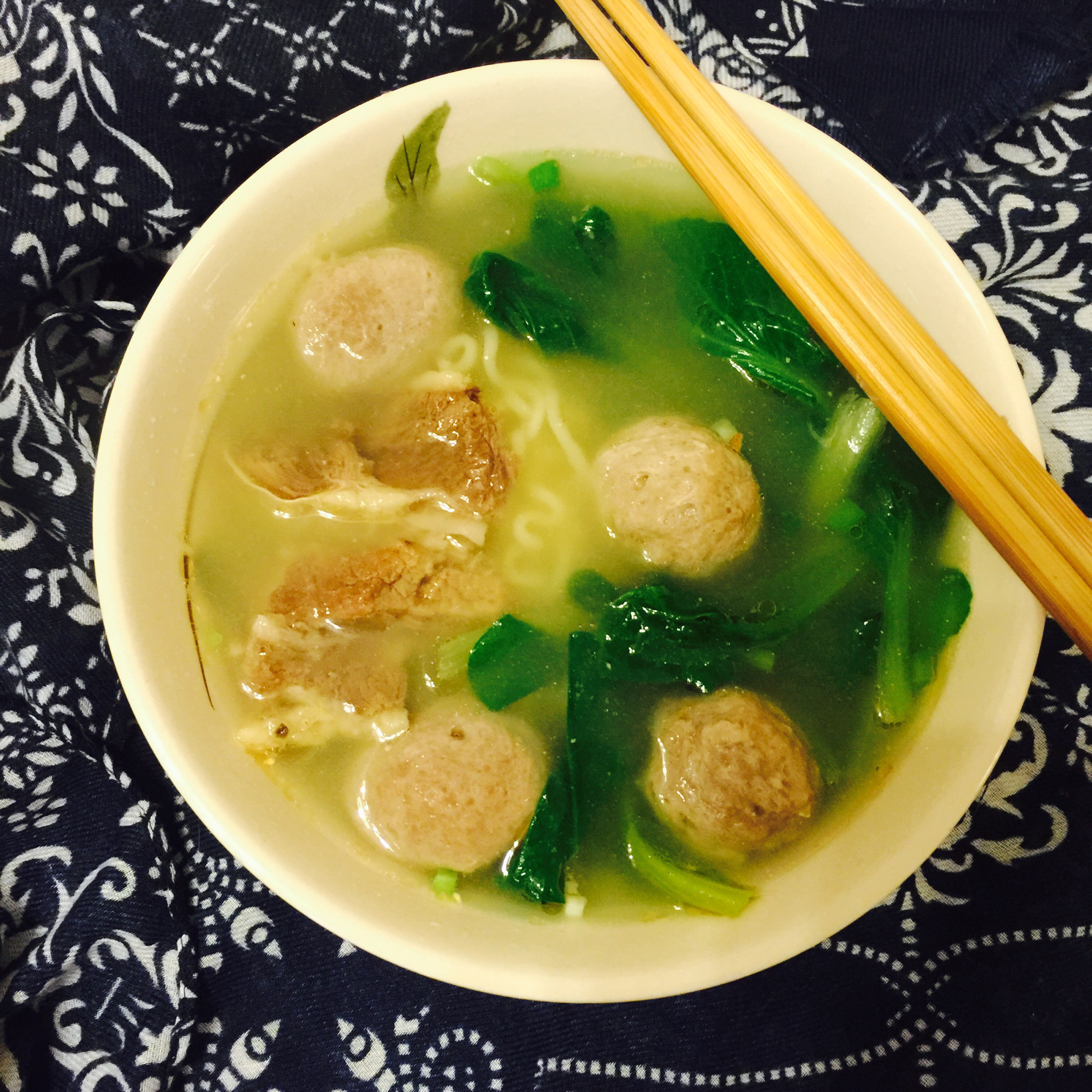 左耳听花落做的生菜牛肉丸汤