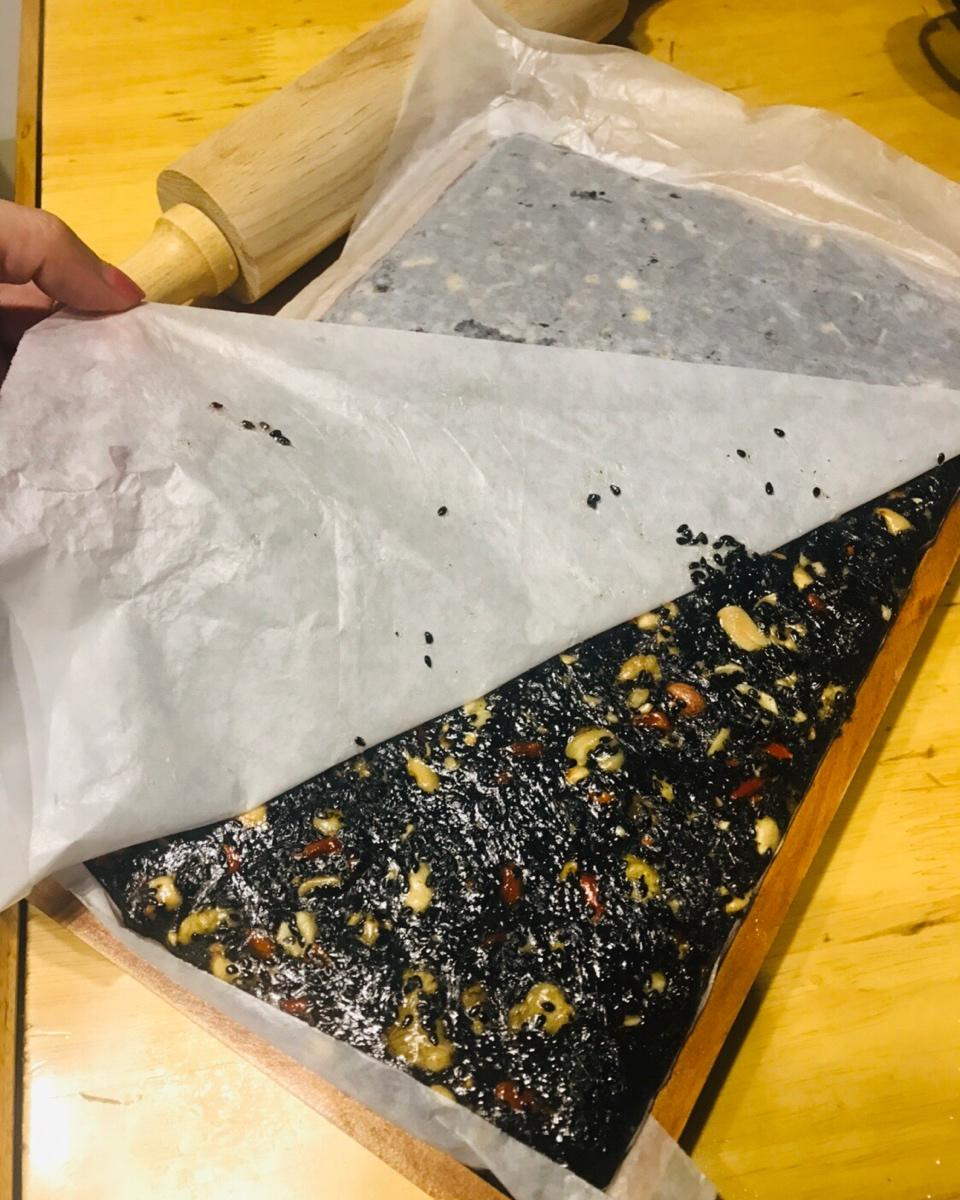 枸杞核桃花生黑芝麻片