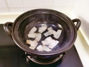 东北酸菜炖粉条😋午餐肉的做法 步骤2