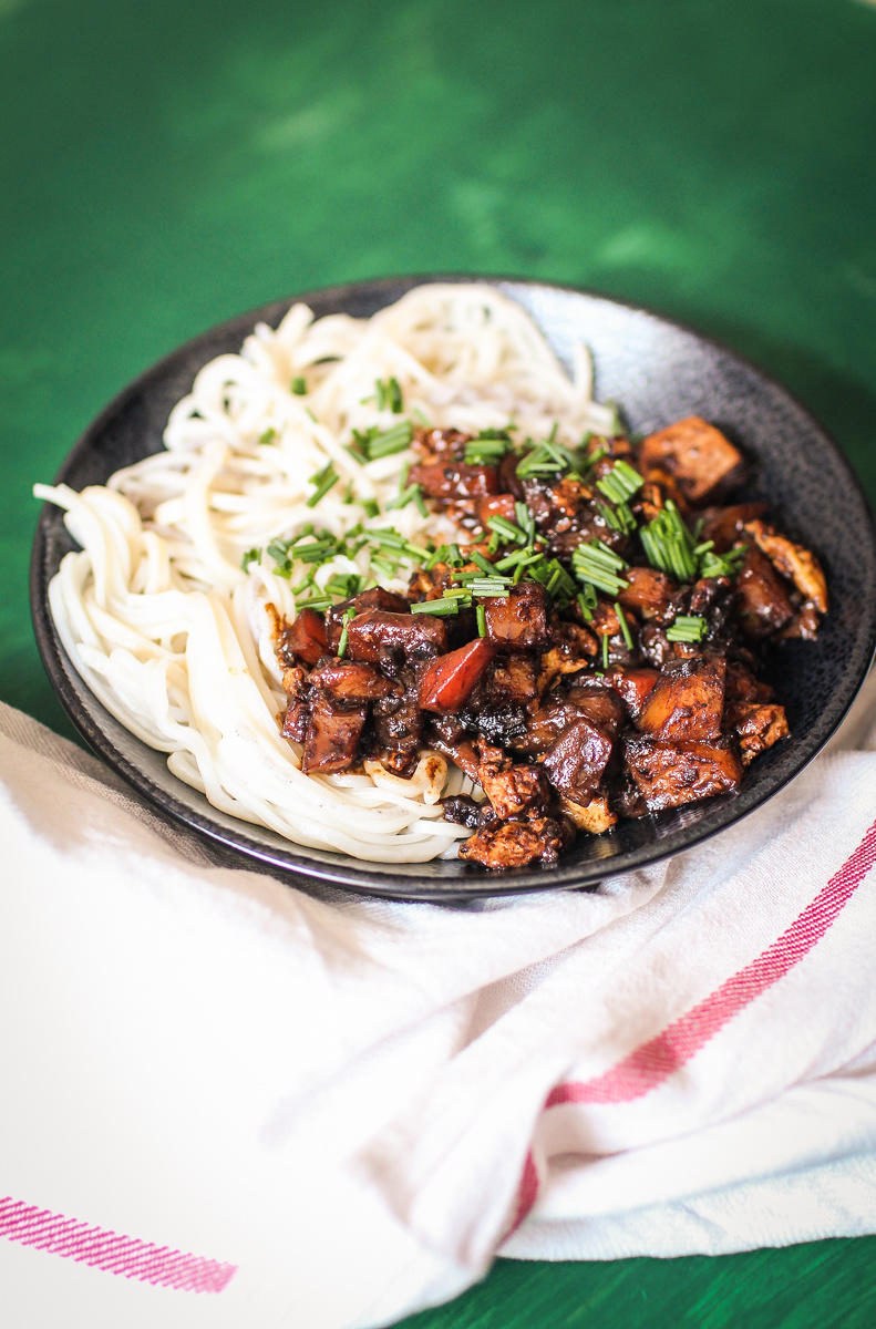 纯素炸酱面的做法