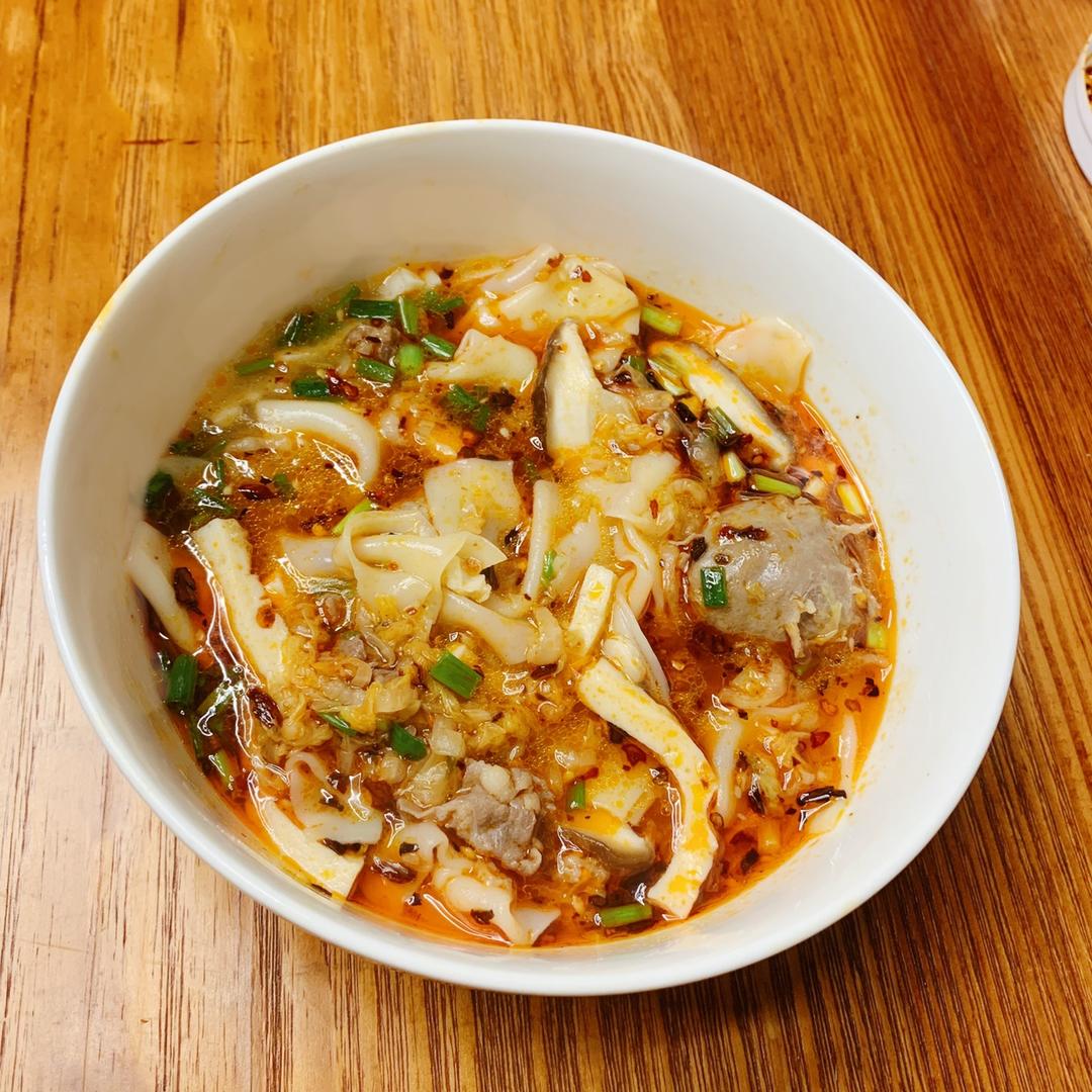 桑桑酸辣面片汤的做法步骤图 怎么做好吃 Freya梓涵 下厨房