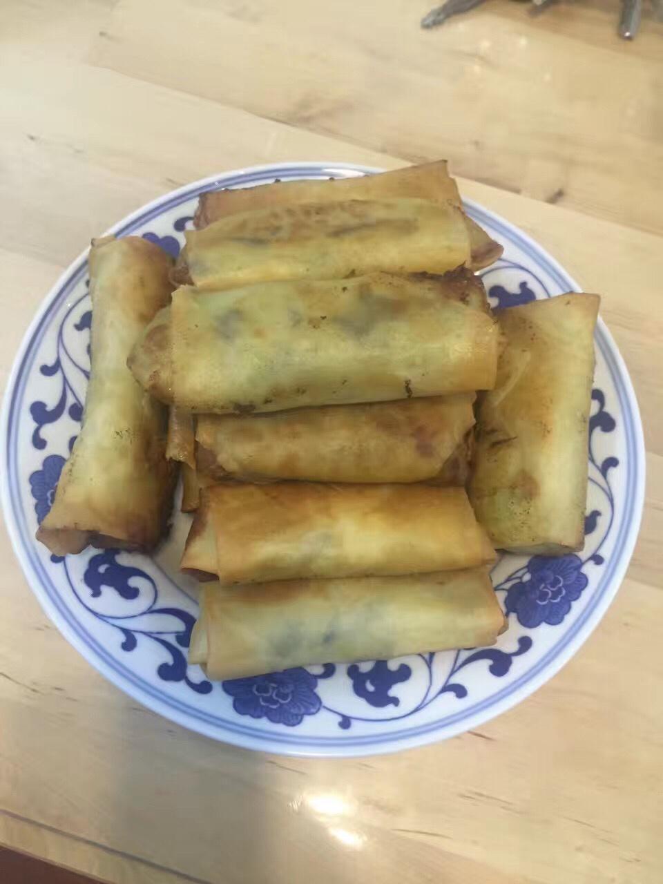 黄芽菜肉丝春卷的做法 步骤4