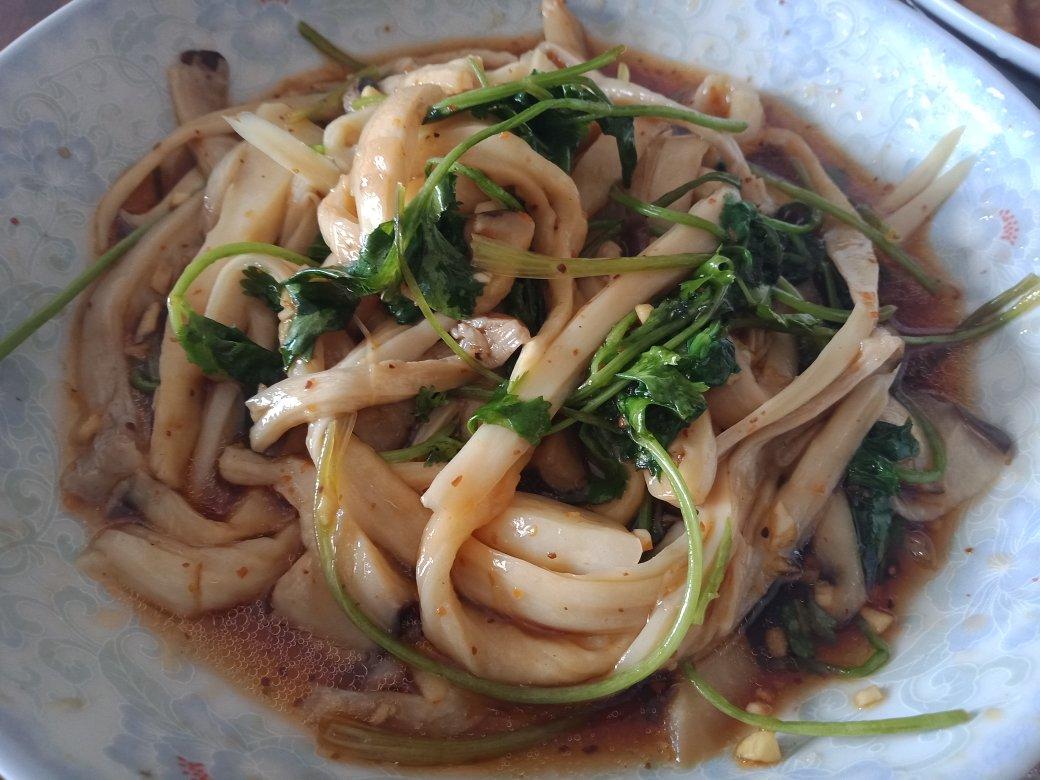 惊艳又开胃：凉拌手撕杏鲍菇（鸡腿菇）