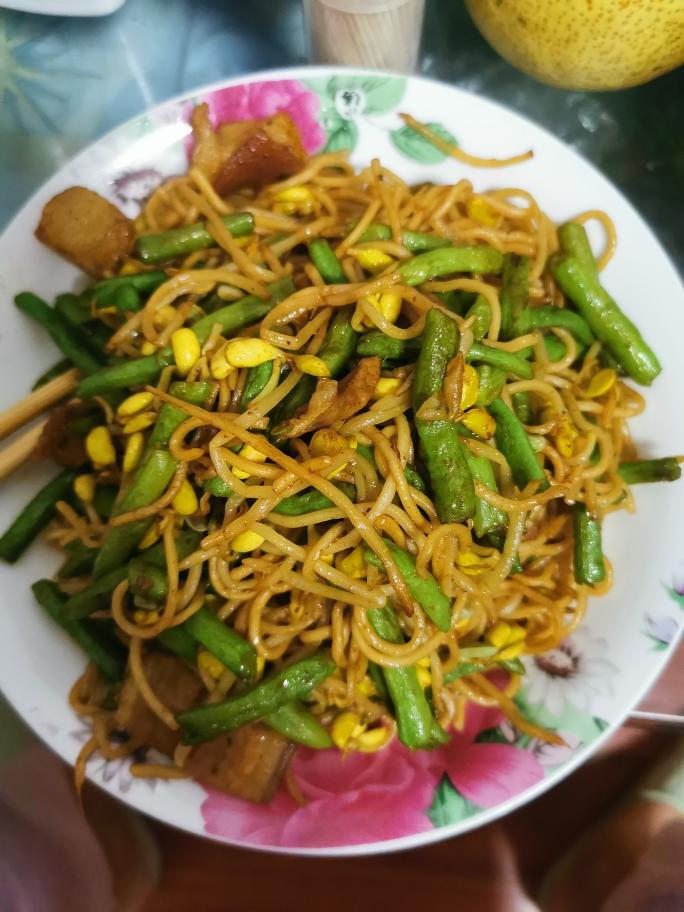 豆角猪肉炒面的做法