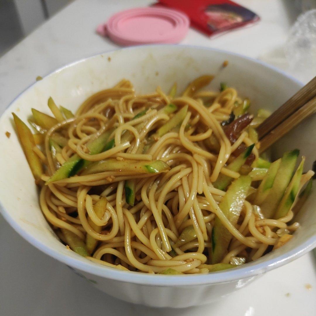 十分钟做好一盘开胃凉拌面～太好吃啦