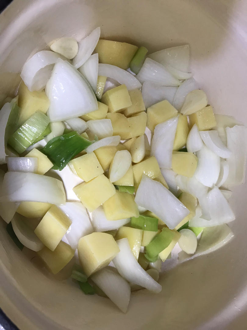 木瓜花生鸡爪汤【9月北鼎珐琅铸铁锅食谱】