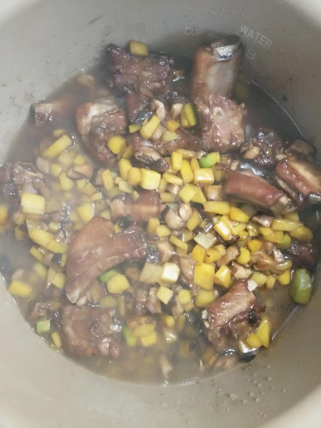喷香排骨焖饭（爆好吃）