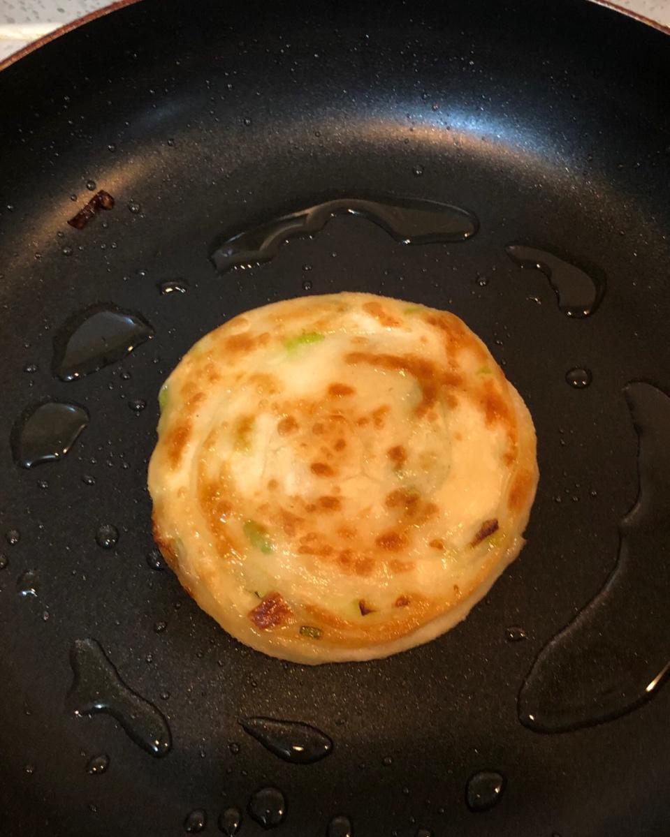 堂妈教你做飘香葱油饼