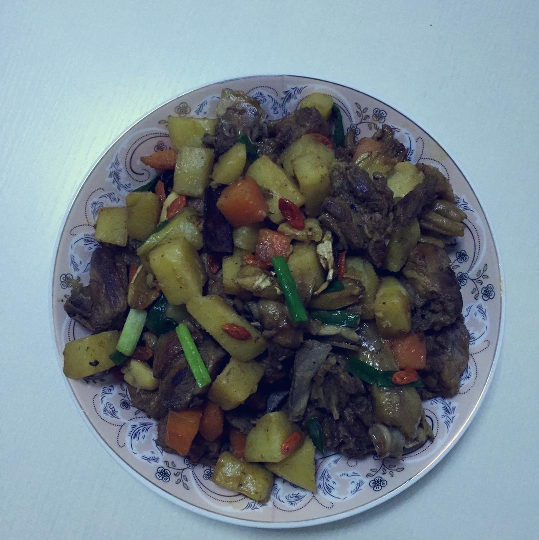 土豆胡萝卜烧鸭肉的做法