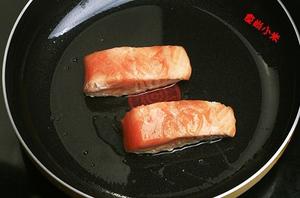 香煎胡萝卜三文鱼的做法 步骤4