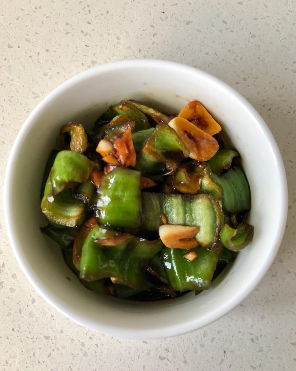 酱油泡青椒（超级简单快手小菜）