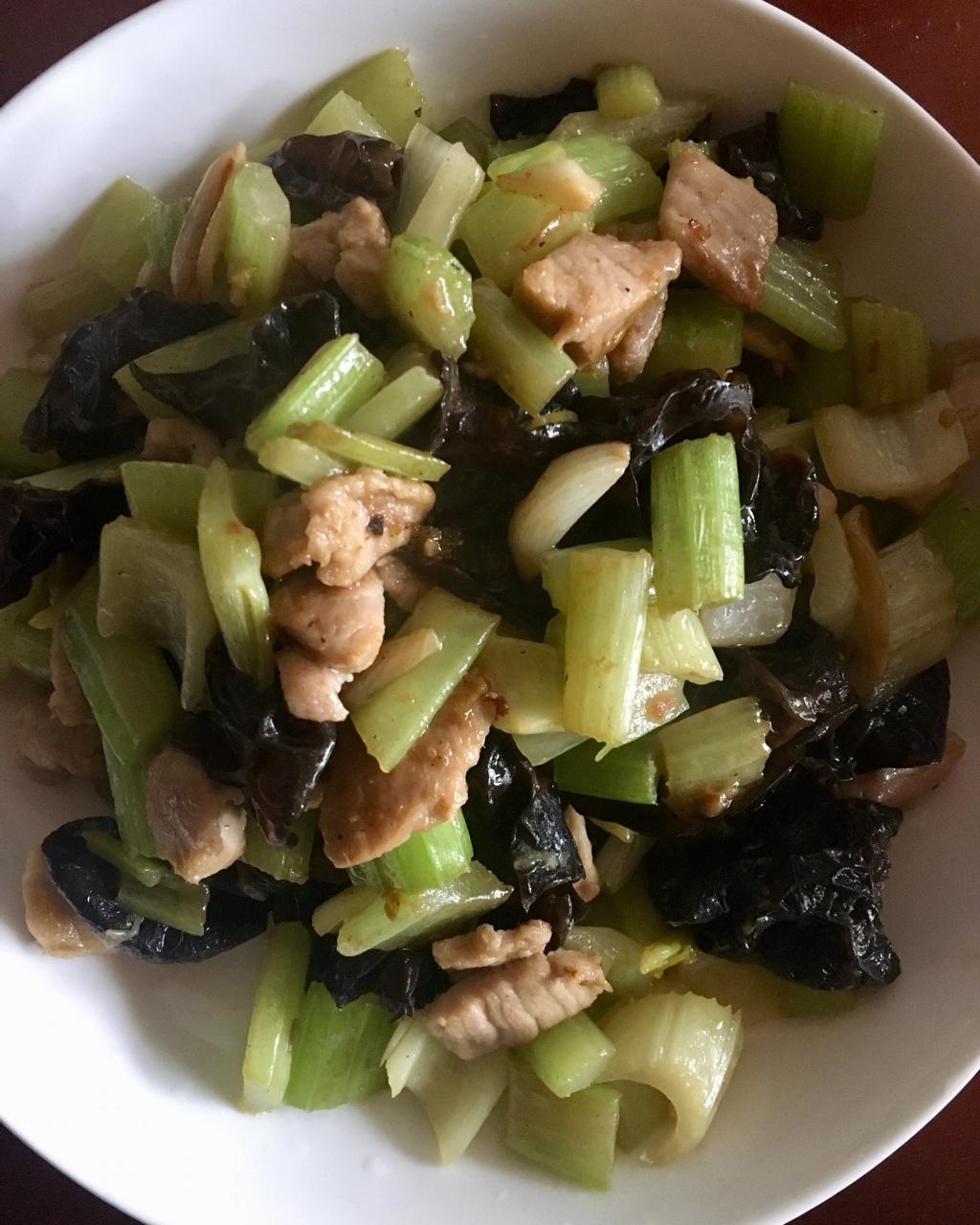 西芹云耳炒肉片