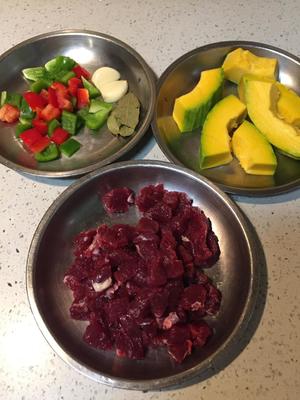 金瓜牛肉粒的做法 步骤1