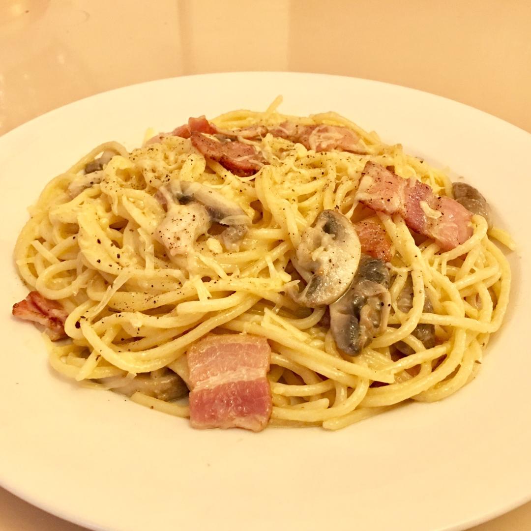 大锅烧鱼做的奶油培根蘑菇意面