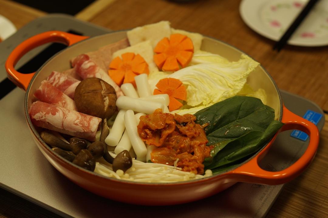 视频【韩国芝士部队锅】香辣美味，不需要厨艺！——松下塔吉锅食谱
