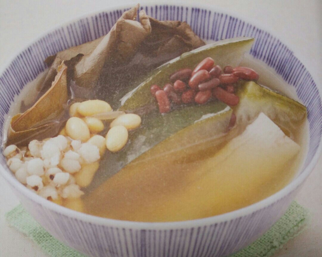冬瓜荷葉薏仁茯苓素湯的做法