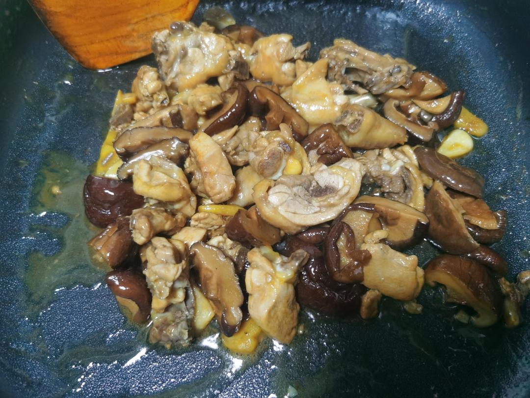 🐔超下饭的香菇滑鸡 鲜嫩多汁 酱汁裹着鸡块