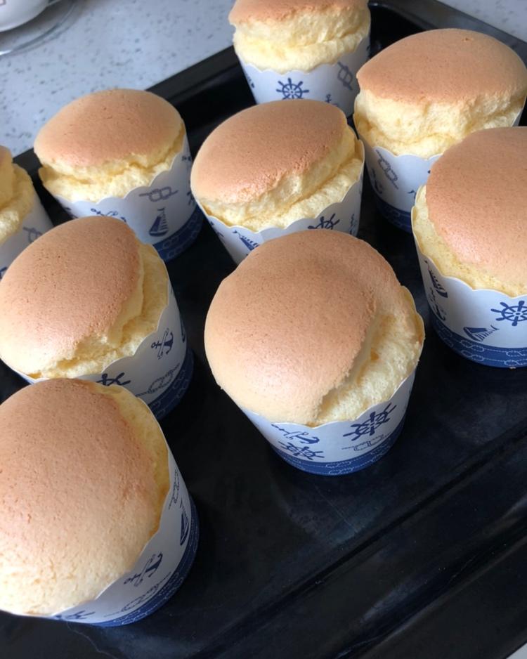 软绵绵的纸杯蛋糕