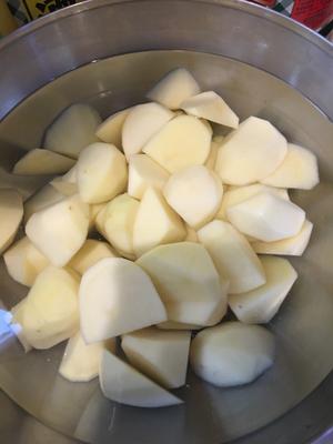 芸豆土豆炖五花肉的做法 步骤3
