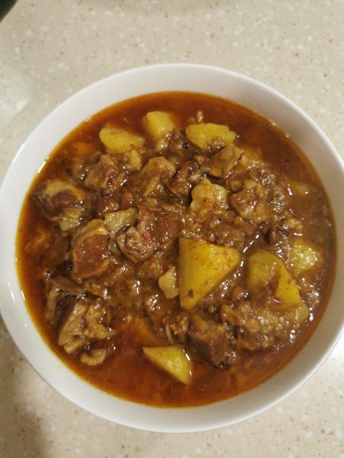 土豆焖牛腩