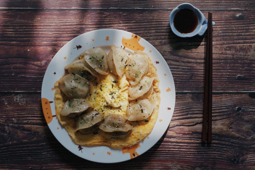 鸡蛋生煎饺子