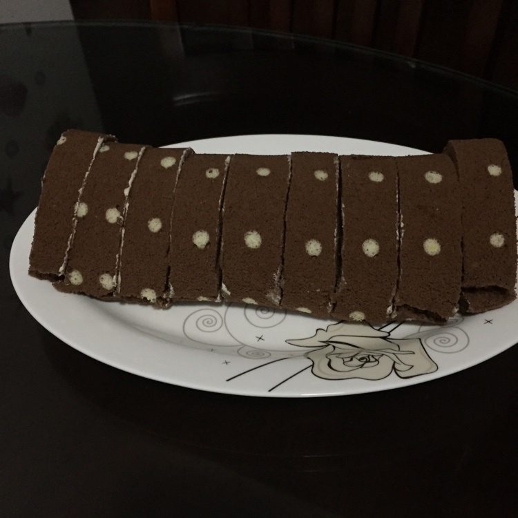 波点可可奶油蛋糕卷