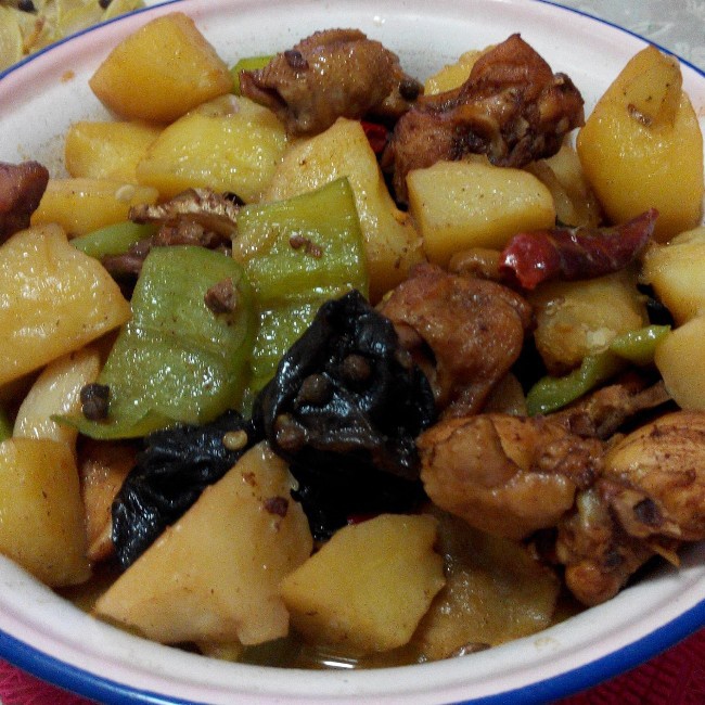 土豆炖鸡块