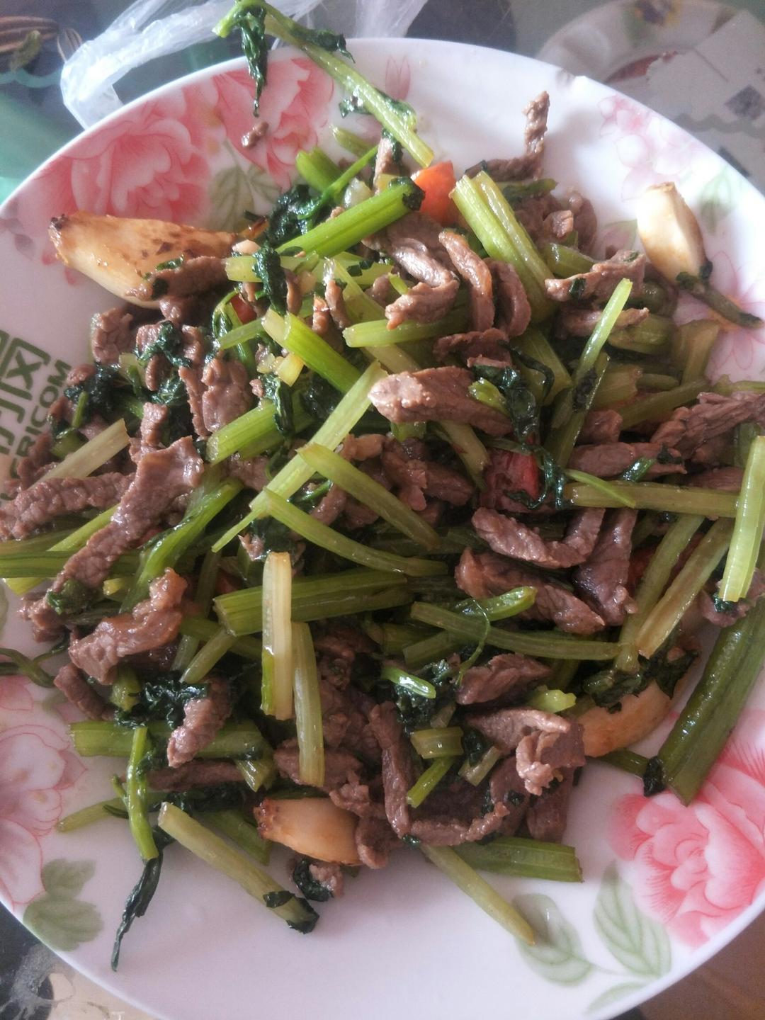 芹菜炒牛肉