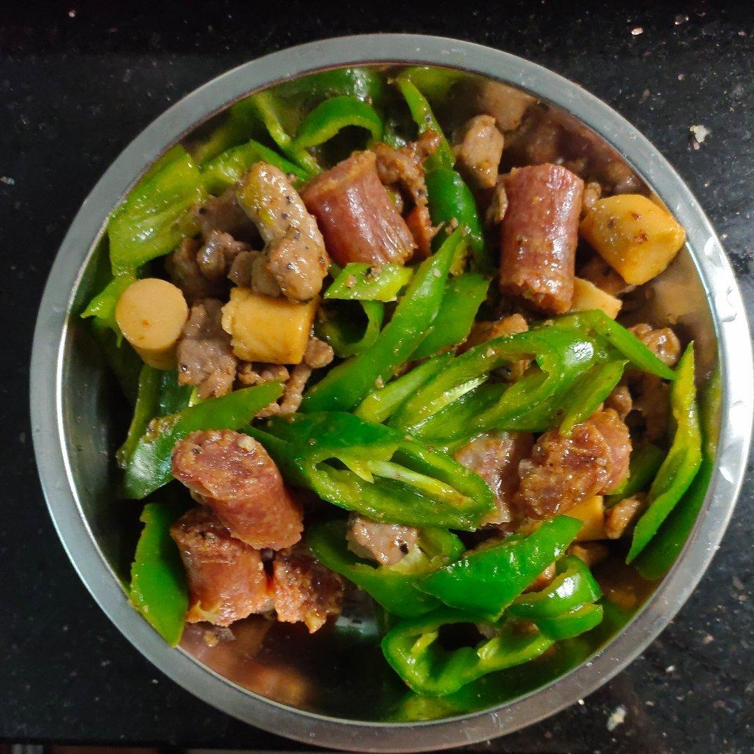 腊肉尖椒炒洋葱