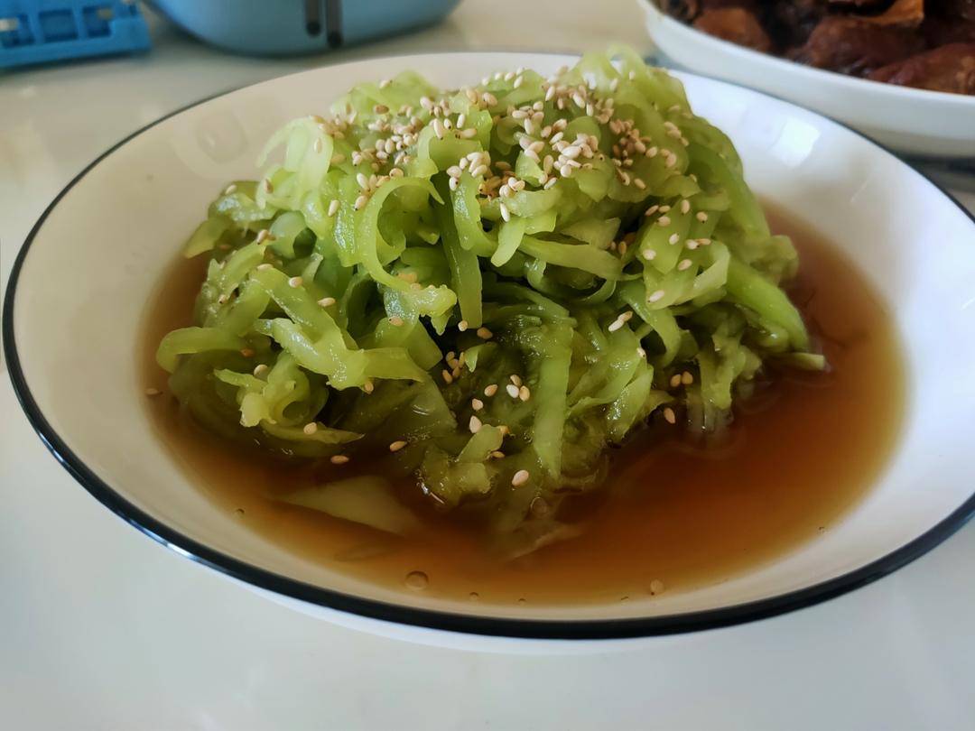 凉拌莴笋