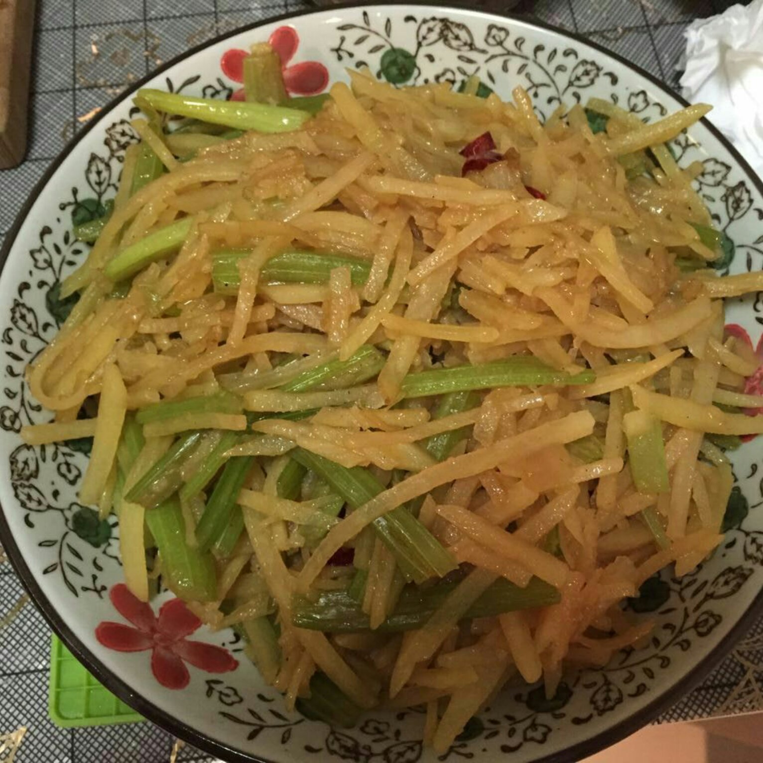 土豆丝炒芹菜丝