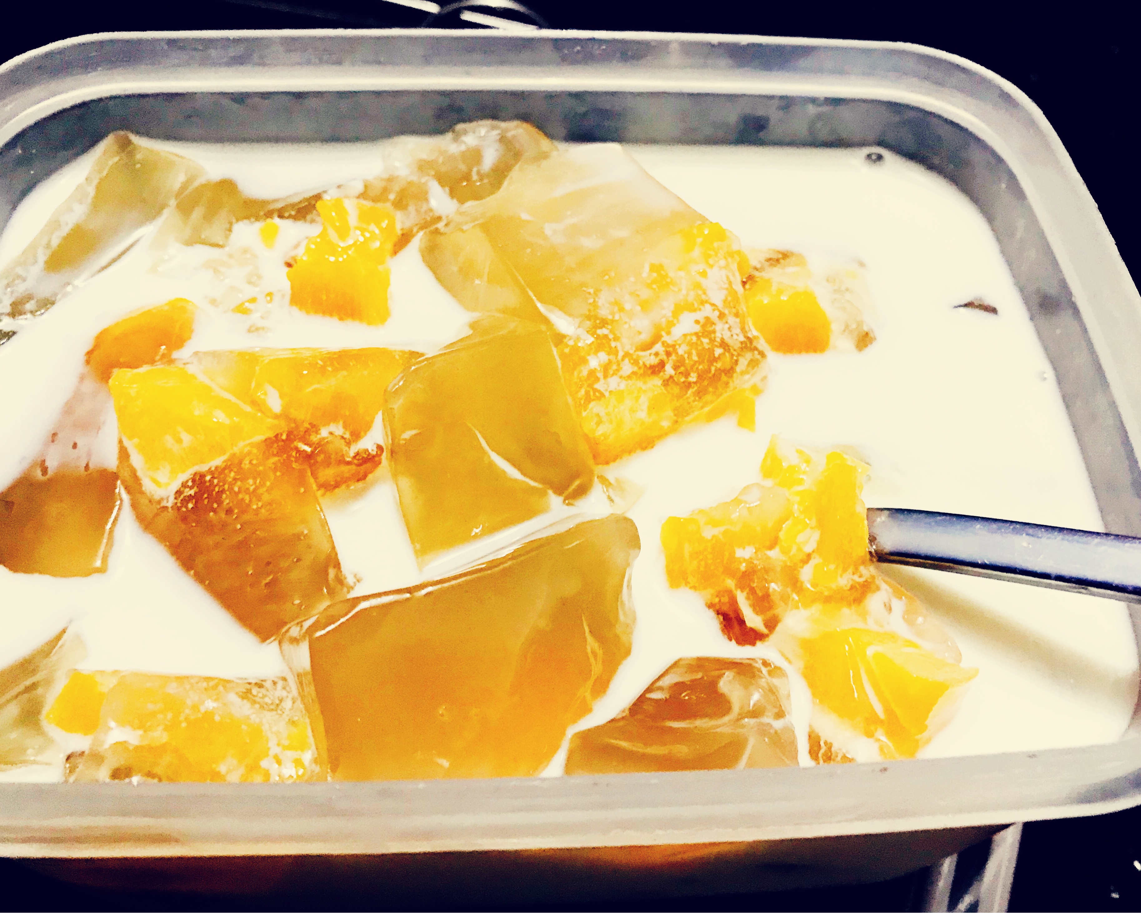 抖红夏日饮品——芒果撞奶（非常好喝）的做法