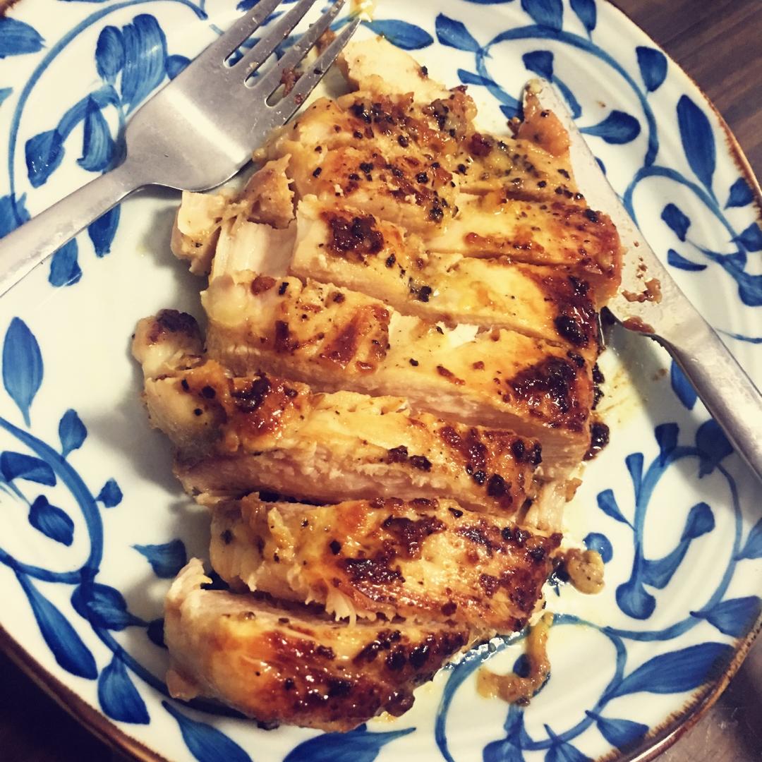 酷炫屌炸天好吃的煎鸡胸肉（香蒜蜂蜜煎鸡胸肉）