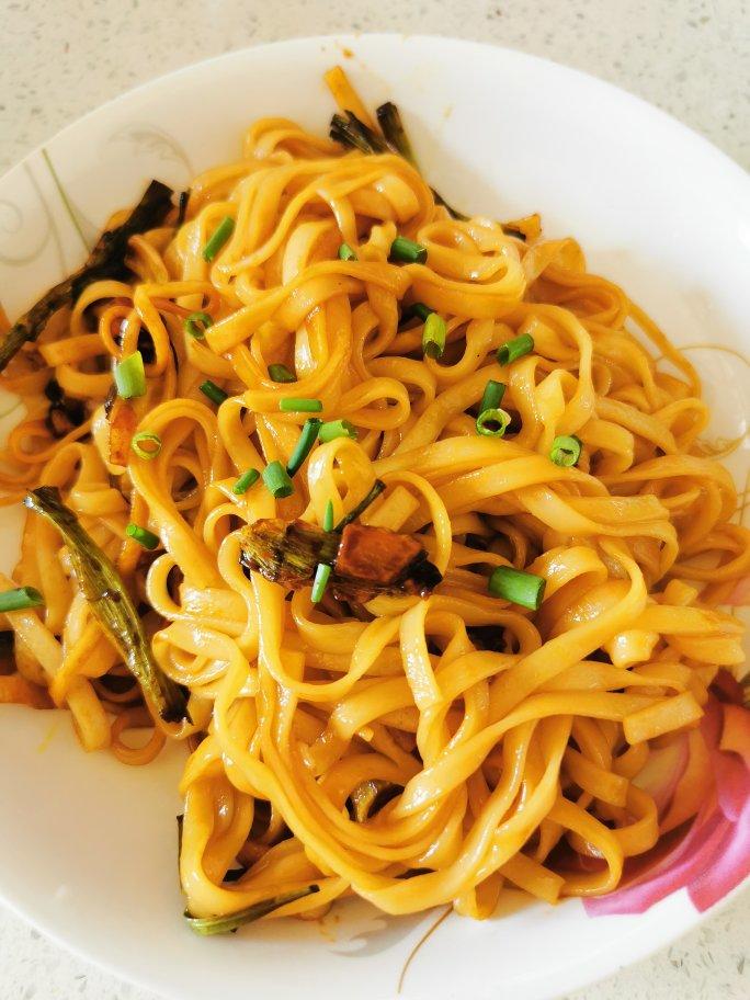 10分钟搞定的一碗葱油拌面