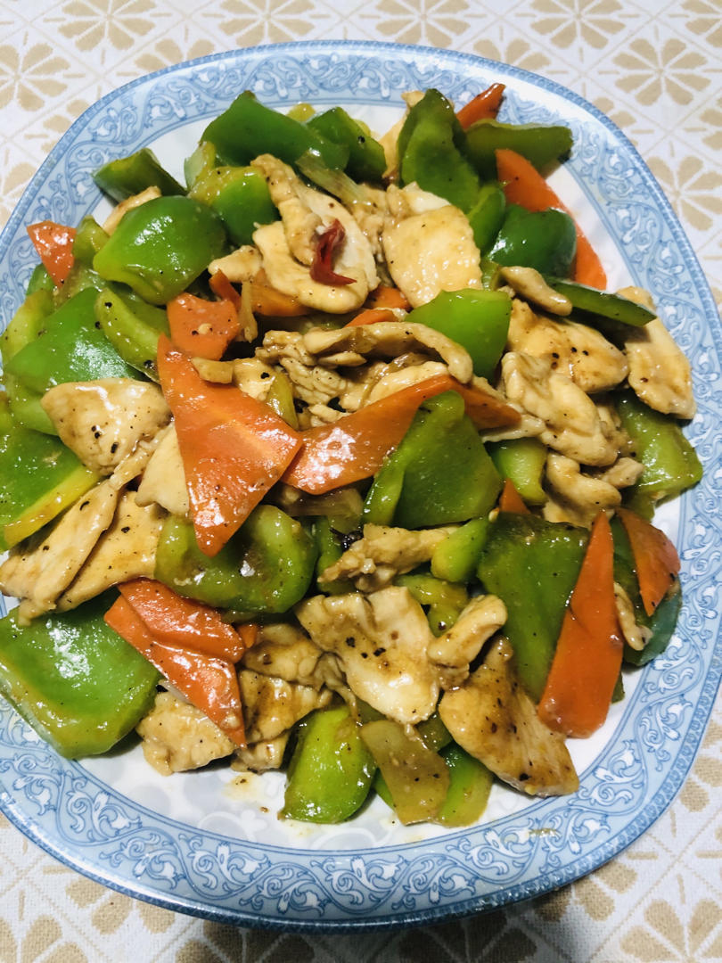 把鸡肉炒的嫩嫩的：青椒溜鸡片