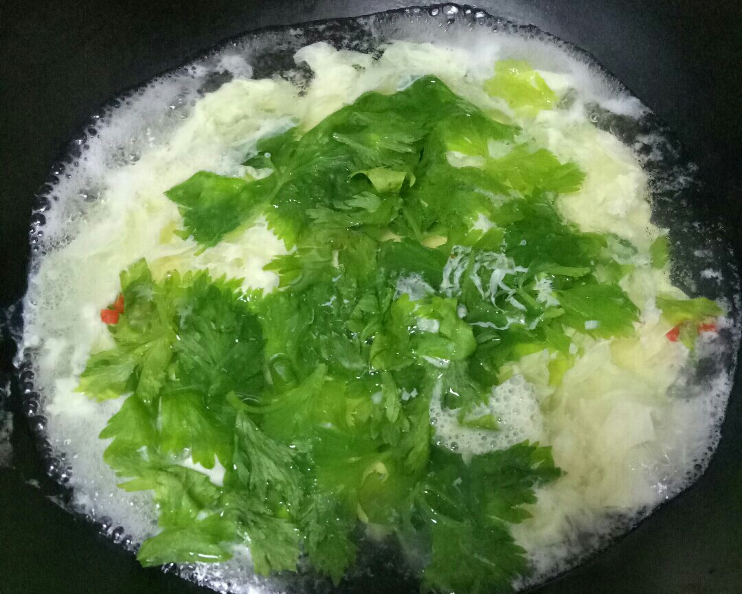 芹菜叶蛋汤的做法 步骤3