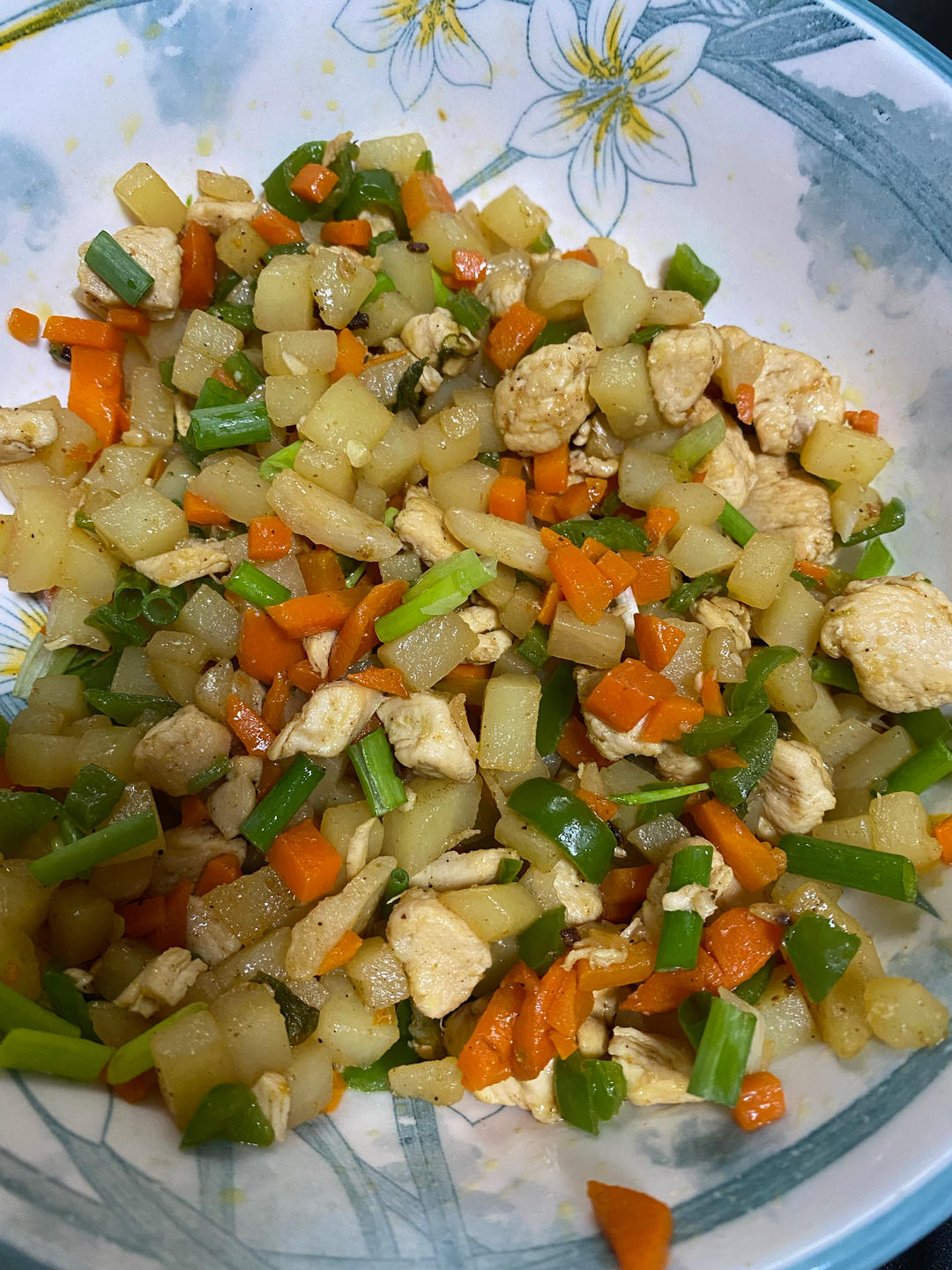 土豆胡萝卜炒鸡丁
