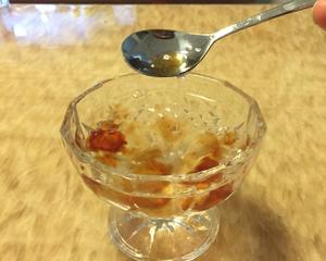 桃胶皂角米血燕汤的做法 步骤3