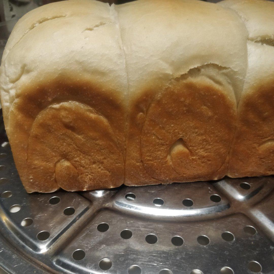 鲜奶液种超熟吐司