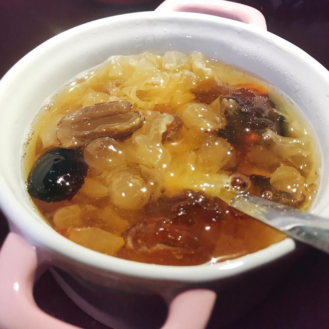 银耳莲子百合汤