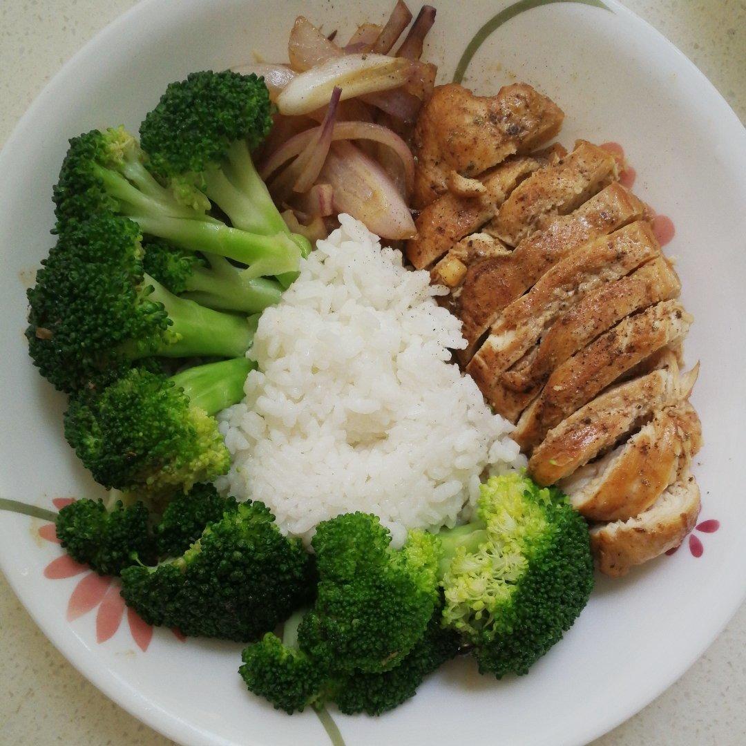 照烧鸡排饭（糙米饭（煎出鲜嫩多汁的鸡胸肉