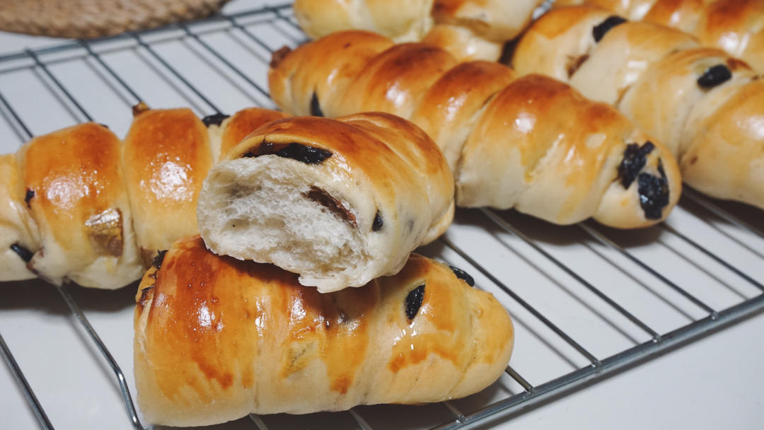 准备好葡萄干一起来做软软——Yolk葡萄卷