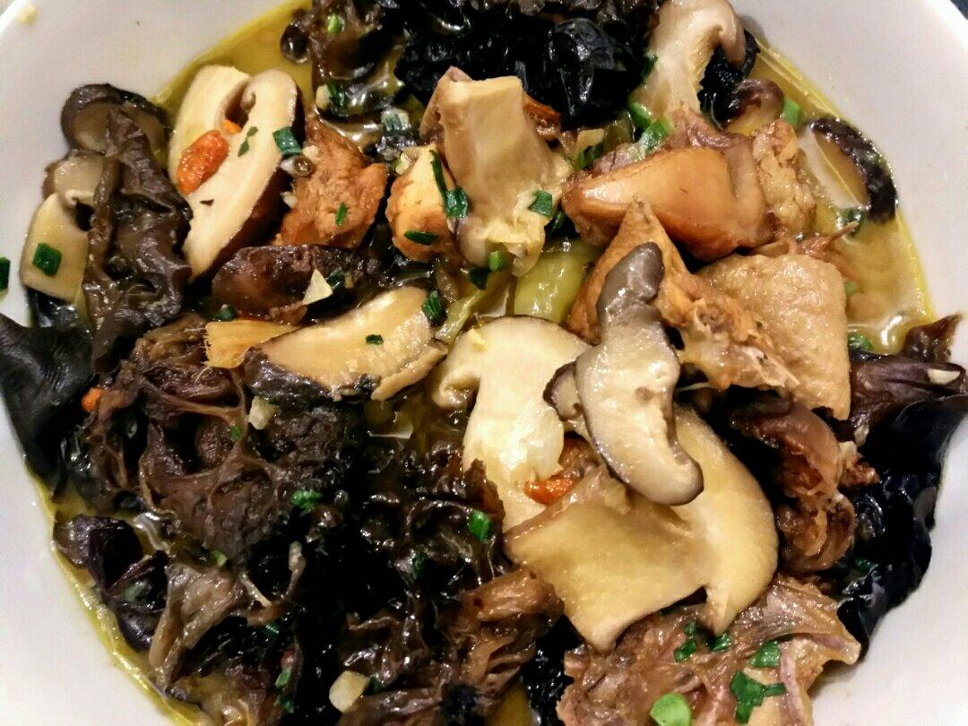 冬菇焖鸡