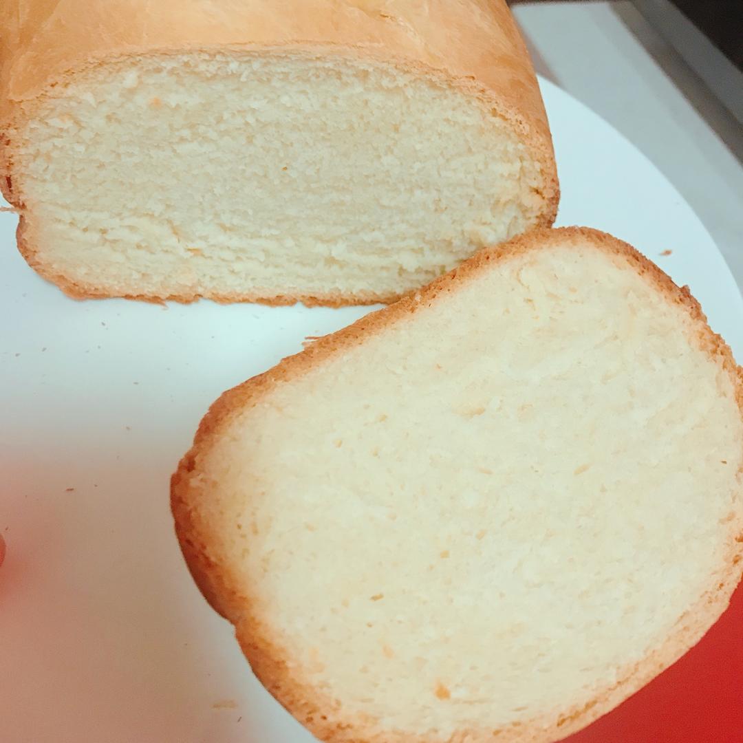 松软的面包机面包